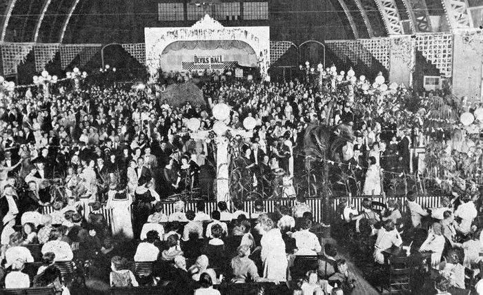 Avery Beach Casino - 1902 Photo From Historical Association Of South Haven (newer photo)